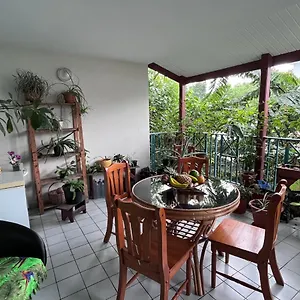 A 5mn De L'aeroport Homestay