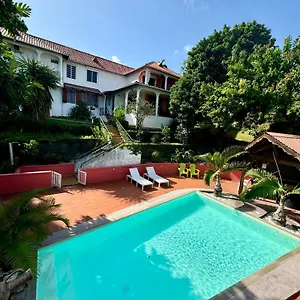 La Canopee Enchantee, D'hotes, Piscine, Proche Aeroport, Gare Maritime Guest house